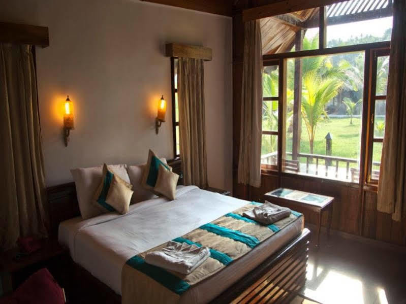 Symphony Palms Beach Resort And Spa Govind Nagar Luaran gambar